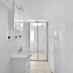 Work & In Mit Badewanne Und Kueche * Τσέλε
